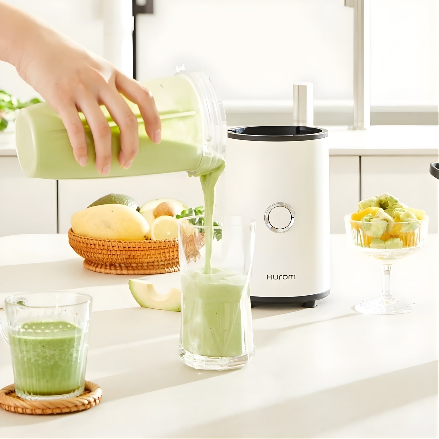 Mit dem Hurom Power Blender Smoothies mixen