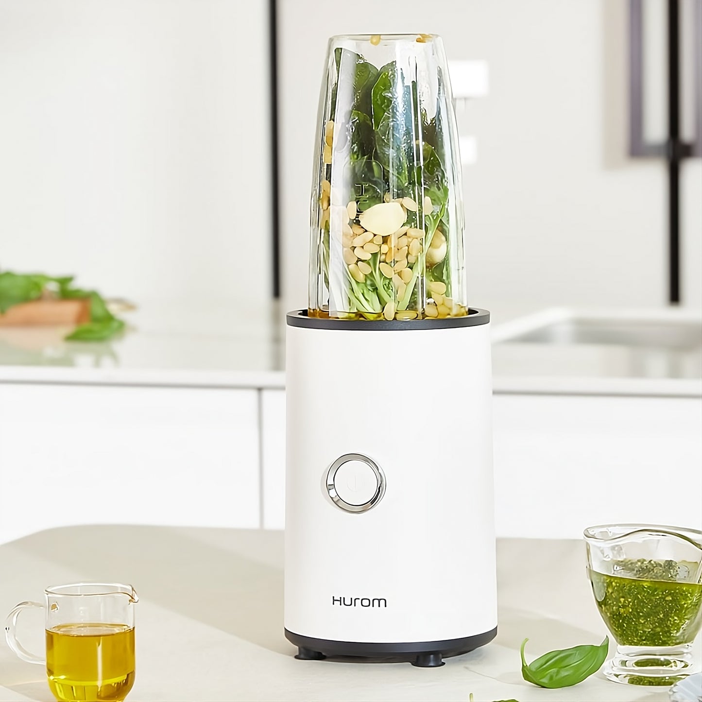 Mit dem Hurom Power Blender einen grünen Smoothie herstellen