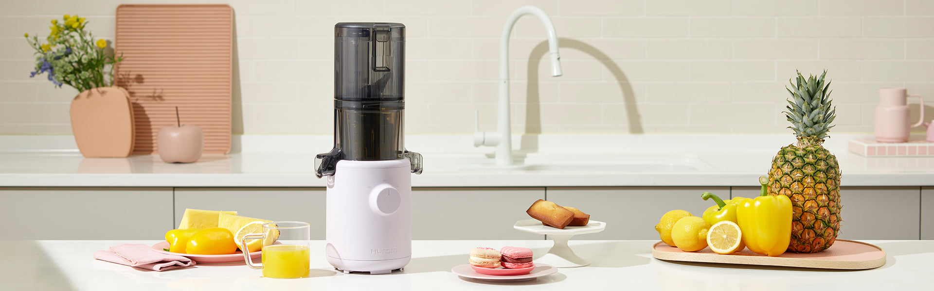 Hurom H310A Küchen-Lifestylebild mit Früchten