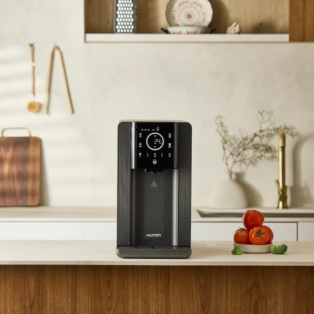 Hurom Water Purifier auf der Arbeitsplatte in der Küche – Auftisch-Osmoseanlage ohne Festanschluss